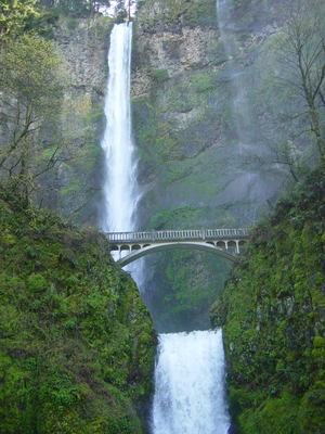 Multnomah_Falls_040903_013a.jpg