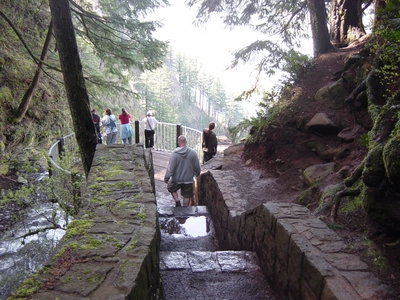 Multnomah_Falls_040903_063.jpg